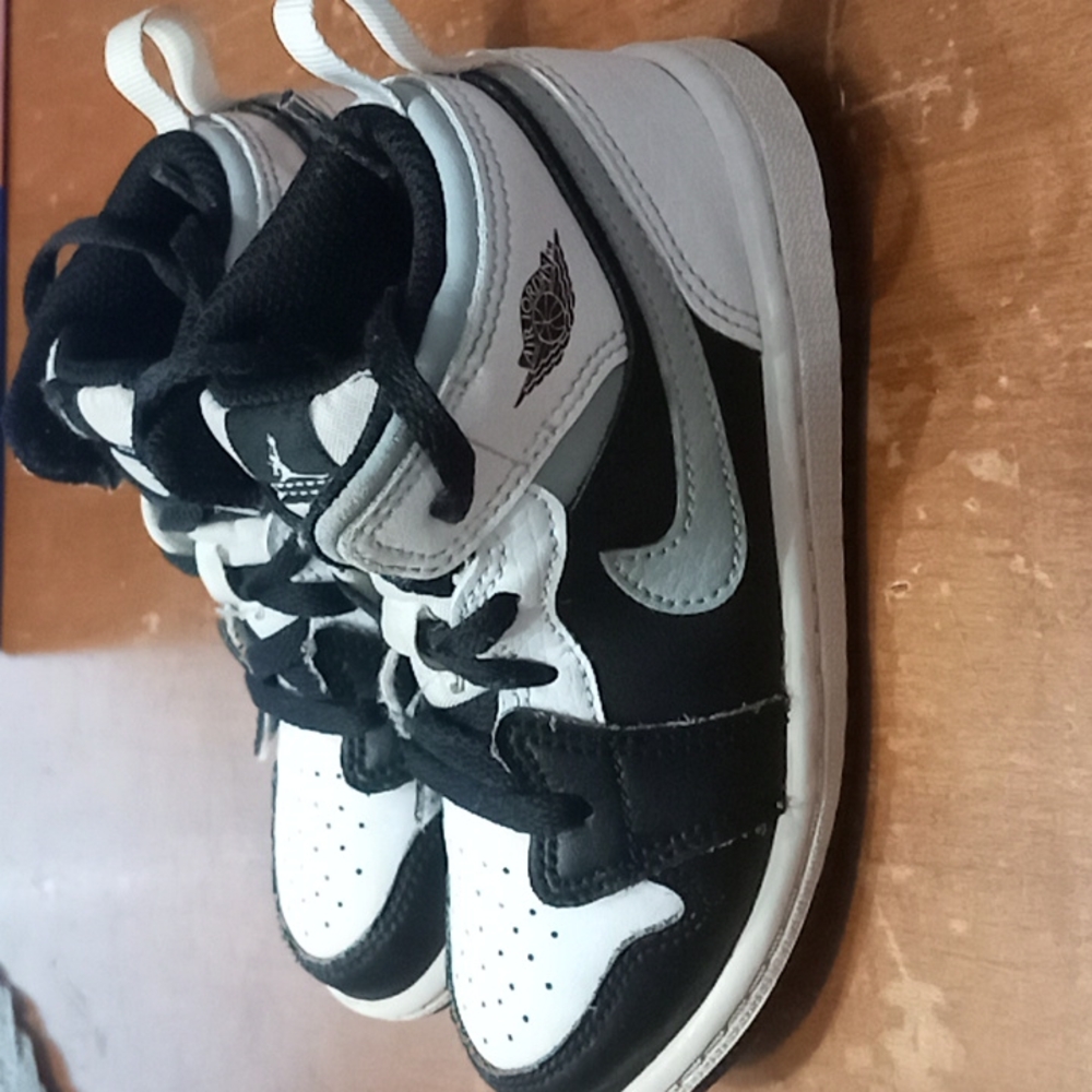 Toddler size 9 Air Jordan
